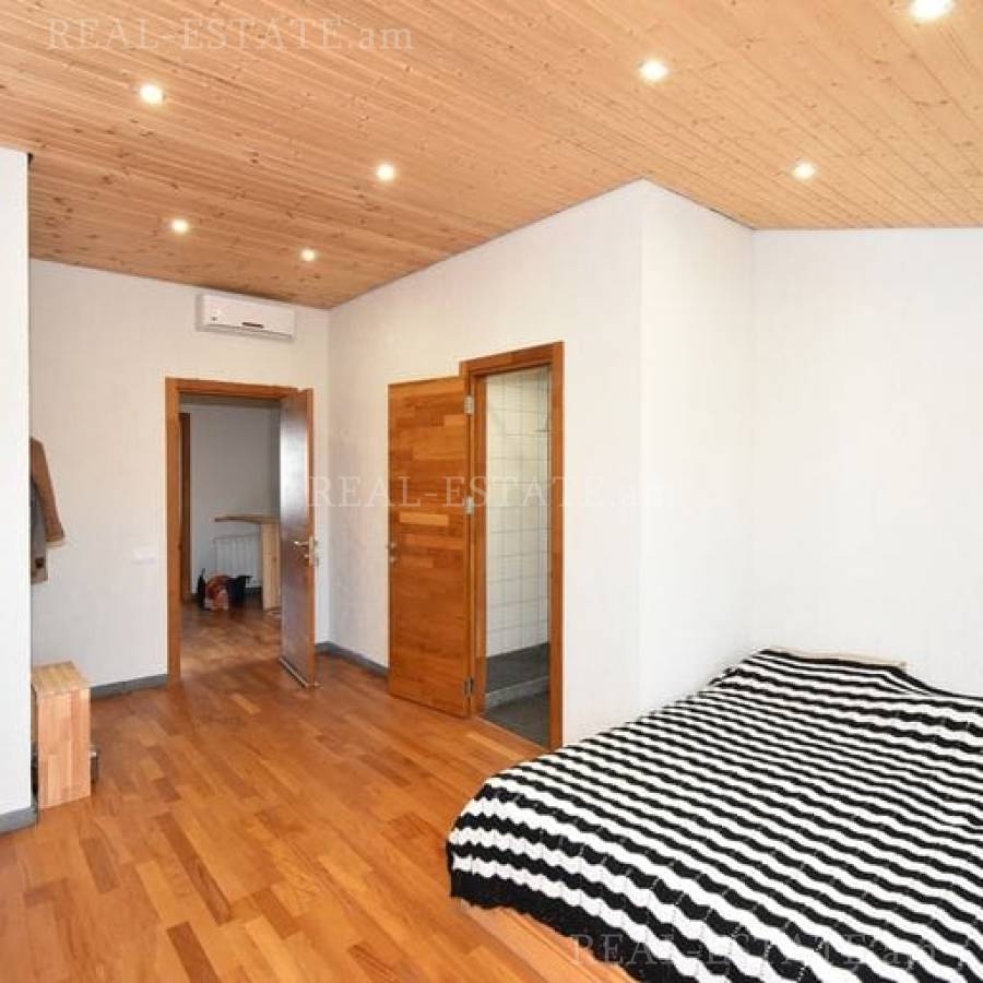 3 bedroom apartment for sale Antarayin St, Center Yerevan, 133237