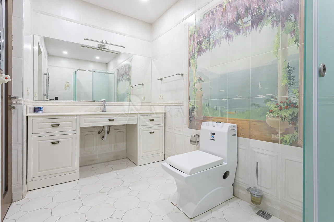 House for sale Lusinyants street, مرکز شهر ایروان, 157387