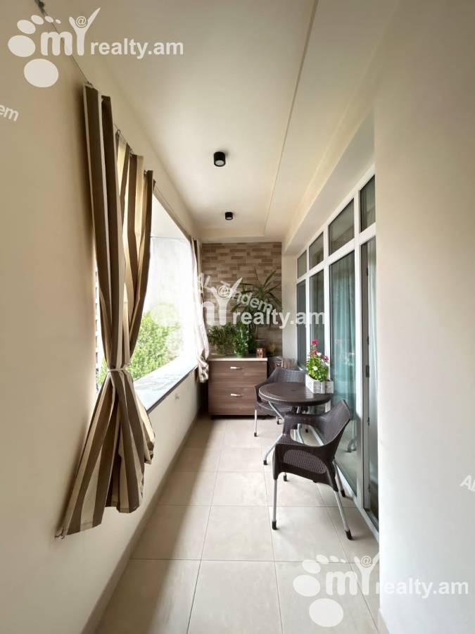 4 սենյականոց բնակարան  Պուշկինի փող, Կենտրոն Երևան, 156063