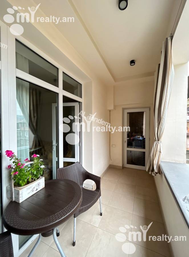 4 սենյականոց բնակարան  Պուշկինի փող, Կենտրոն Երևան, 156063