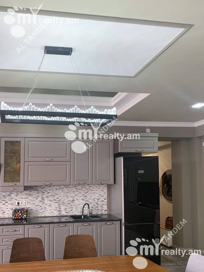 4 bedroom apartment for sale خیابان لِر. کامسار, مرکز شهر ایروان, 159122