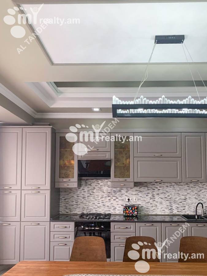 4 bedroom apartment for sale خیابان لِر. کامسار, مرکز شهر ایروان, 159122