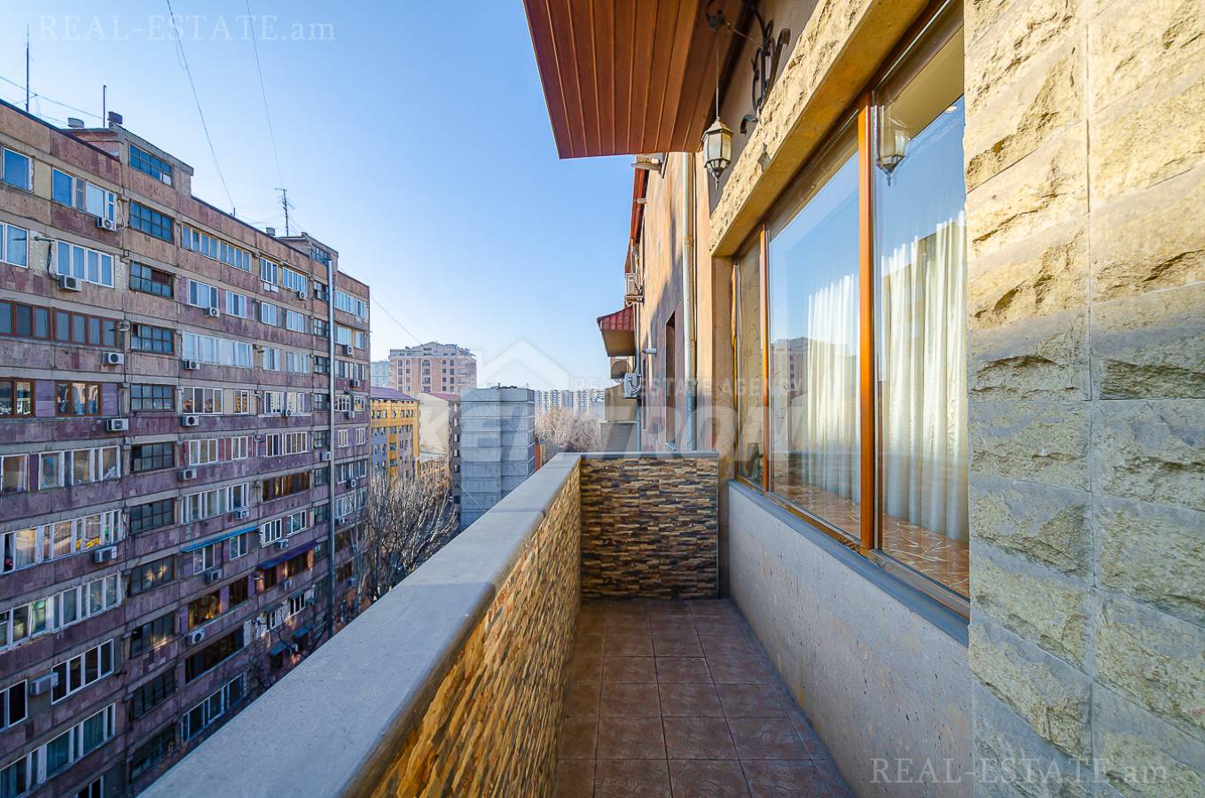 Купить 5 комнатную квартиру Мгер Мкртчян ул, Центр Ереван, 143829