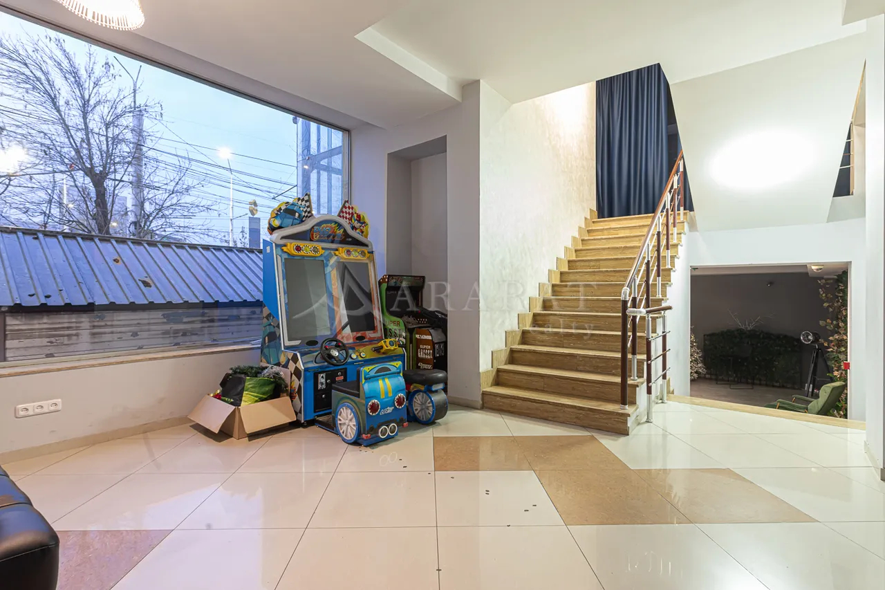 Commercial for sale خیابان شیراز, آچاپنیاک ایروان, 158296