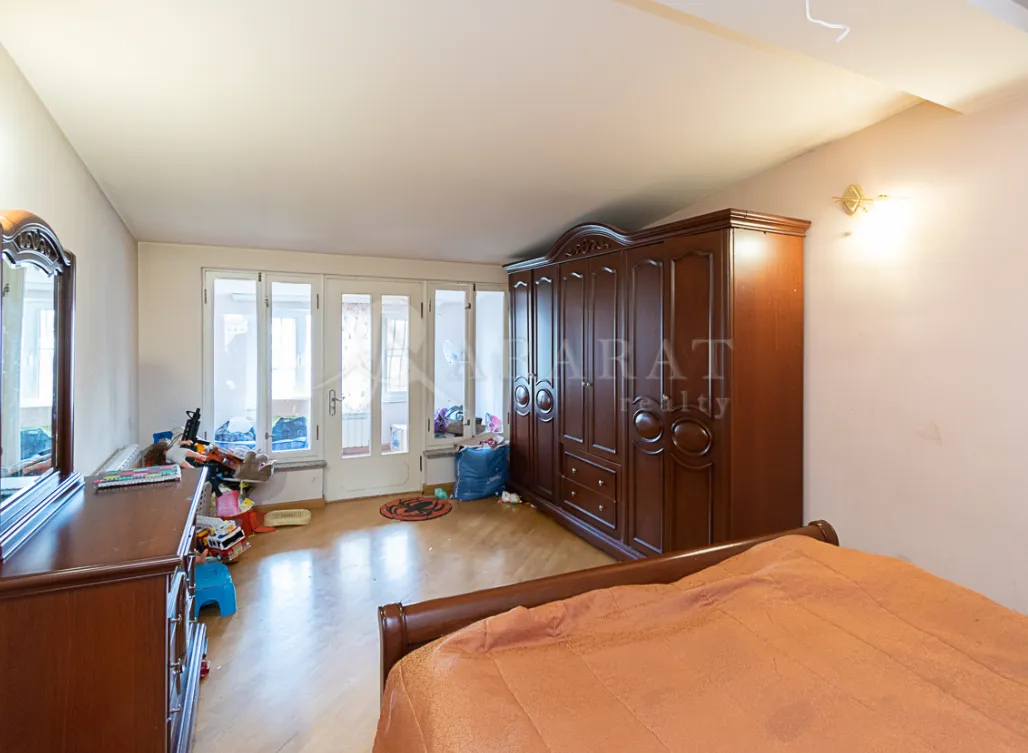 5 bedroom apartment for sale Zakyan St, Center Yerevan, 161876