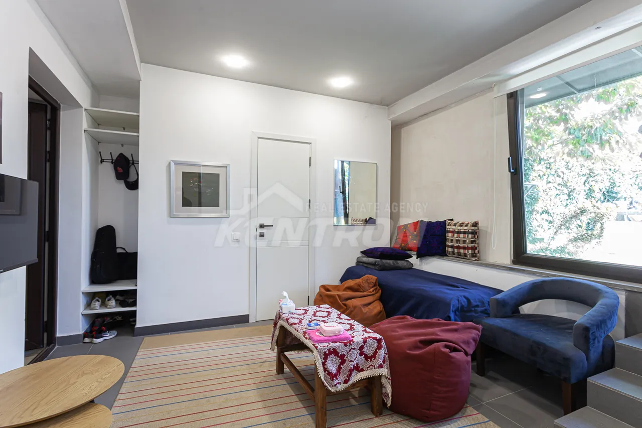 House for sale Fizkulturnikner St, Center Yerevan, 157324