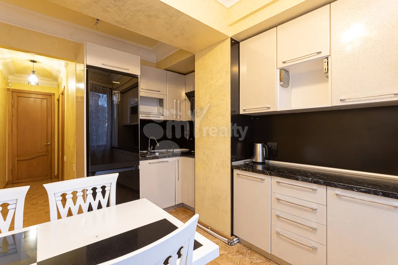 3 bedroom apartment for sale Hanrapetutyan St, Center Yerevan, 159749