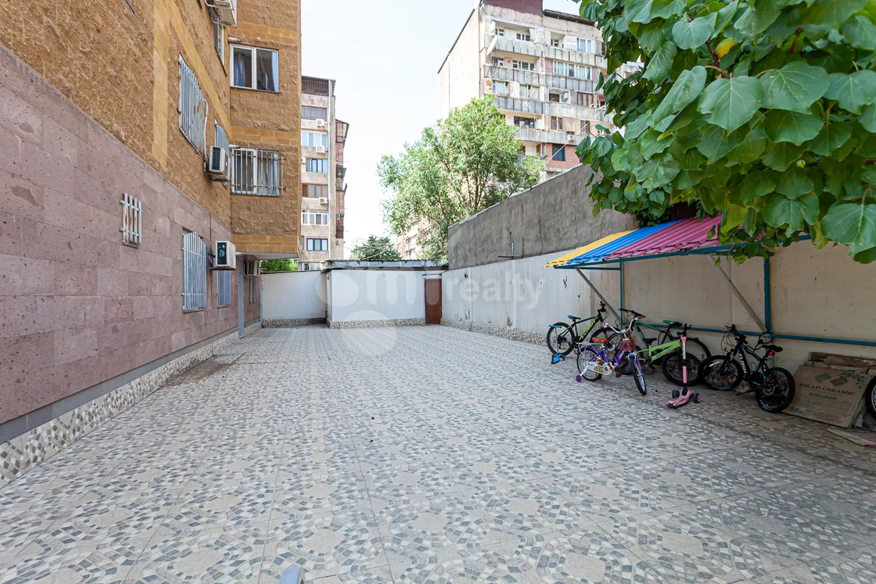 3 սենյականոց բնակարան վարձով Արծրունու փող, Արաբկիր Երևան, 161900