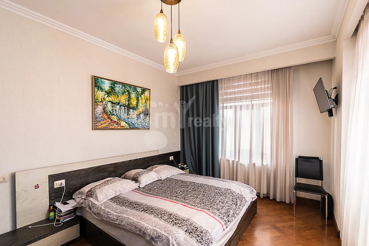 Купить 4 комнатную квартиру Адонц ул, Арабкир Ереван, 159530