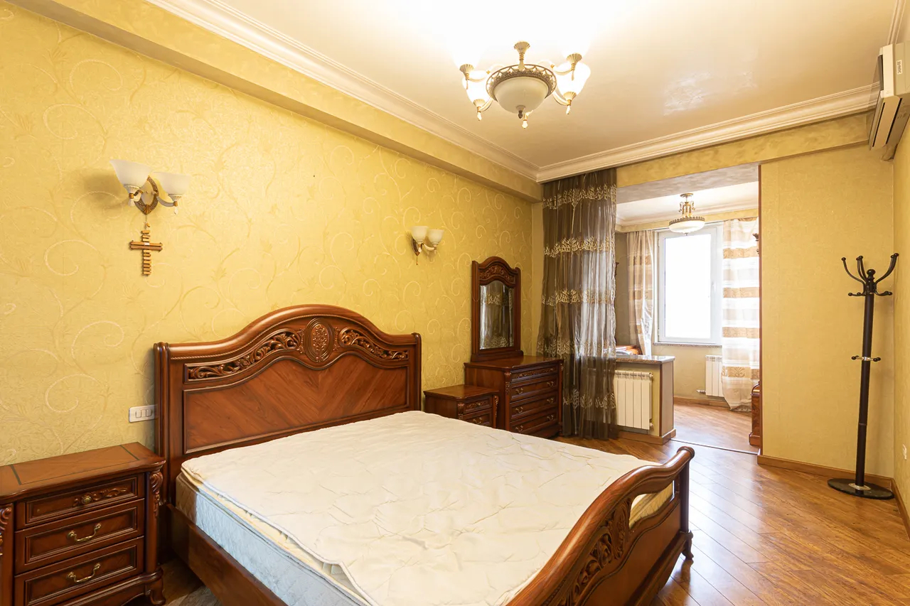 3 սենյականոց բնակարան վարձով Հին երևանցու փող, Կենտրոն Երևան, 159734