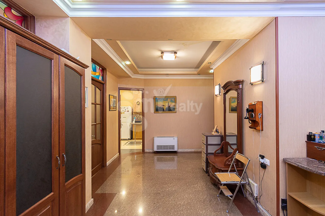 4 bedroom apartment for sale خیابان هین اِرِوانتسی, مرکز شهر ایروان, 159857