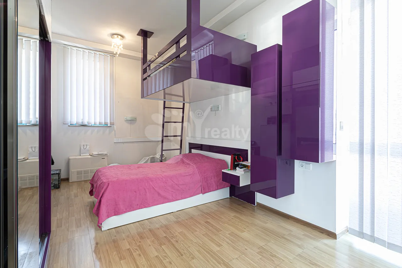 3 bedroom apartment for sale Aram St, Center Yerevan, 158034