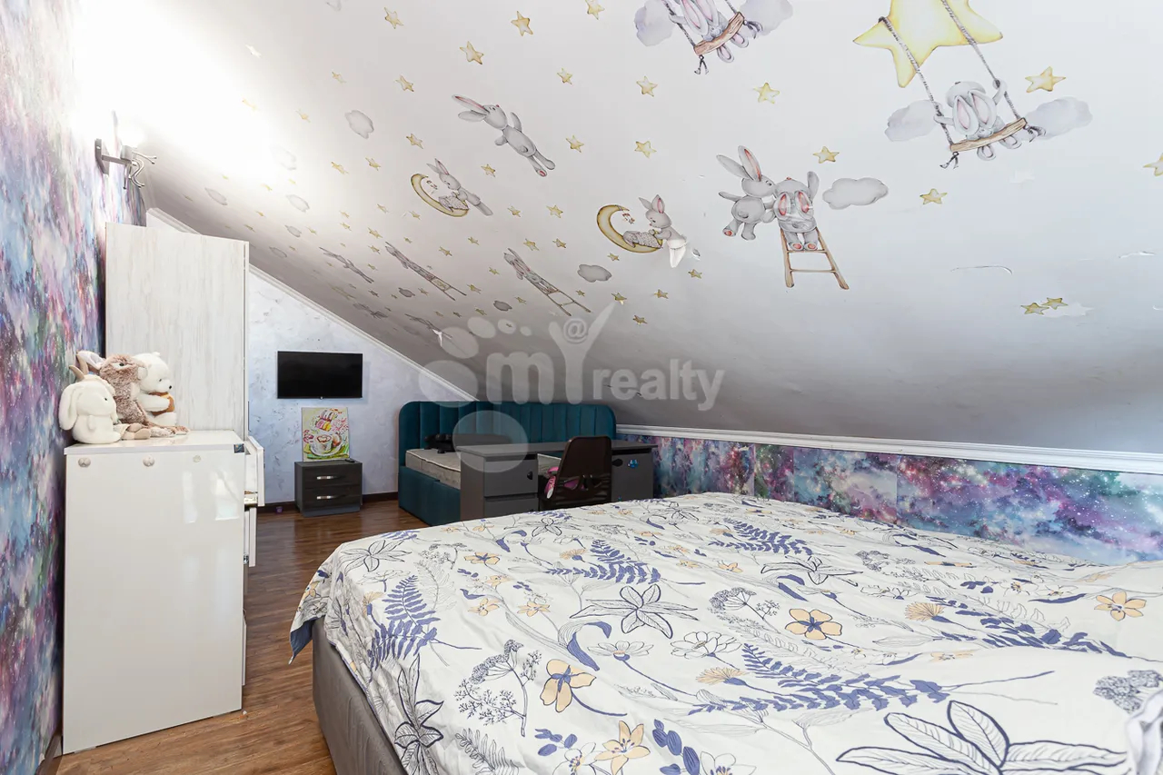 4 bedroom apartment for sale Antarayin St, Center Yerevan, 160812