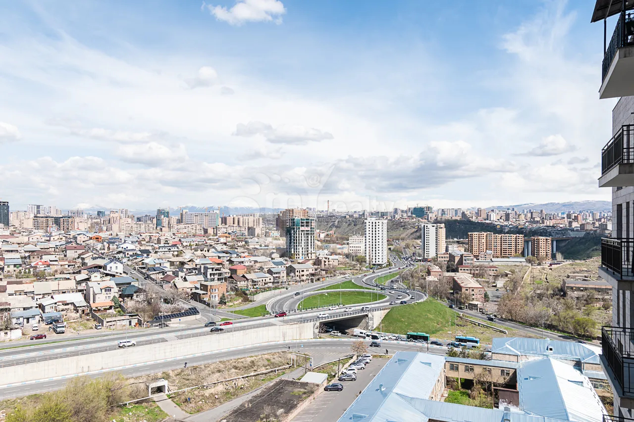 Купить 3 комнатную квартиру Алабян ул, Ачапняк Ереван, 160127