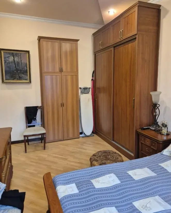 4 սենյականոց բնակարան  Հանրապետության փող, Կենտրոն Երևան, 160955