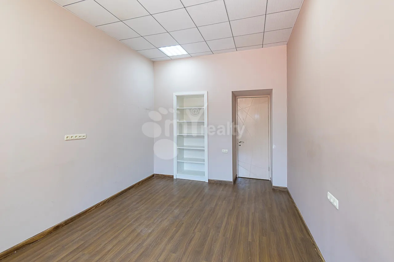 Купить 3 комнатную квартиру Паронян ул, Центр Ереван, 159744