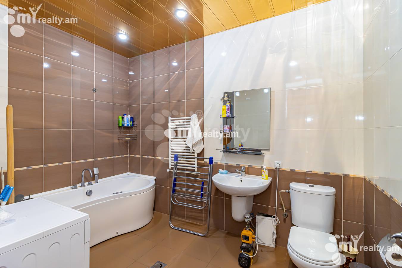 3 սենյականոց բնակարան  Ղազար Փարպեցու փող, Կենտրոն Երևան, 142292