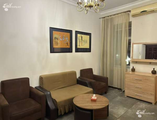 varcov-bnakaran/2-senyakanoc/Sayat-Nova+Ave/Center/Yerevan