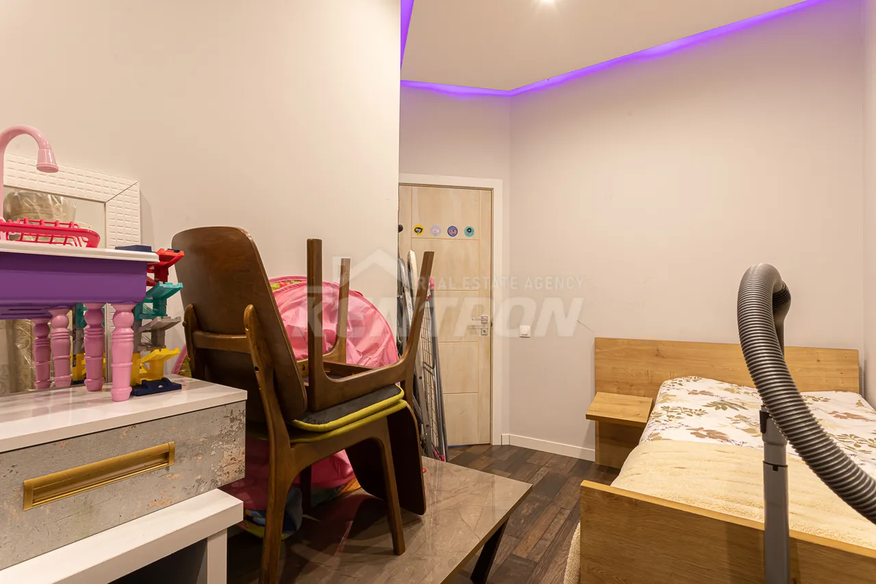 4 bedroom apartment for sale خیابان کیِفیان, عربگیر ایروان, 157368