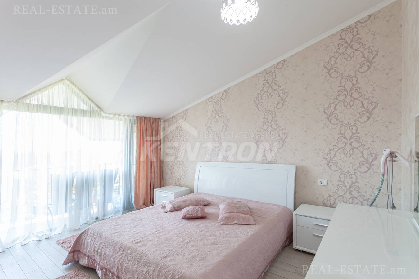 3 bedroom apartment for rent Antarayin St, Center Yerevan, 140316