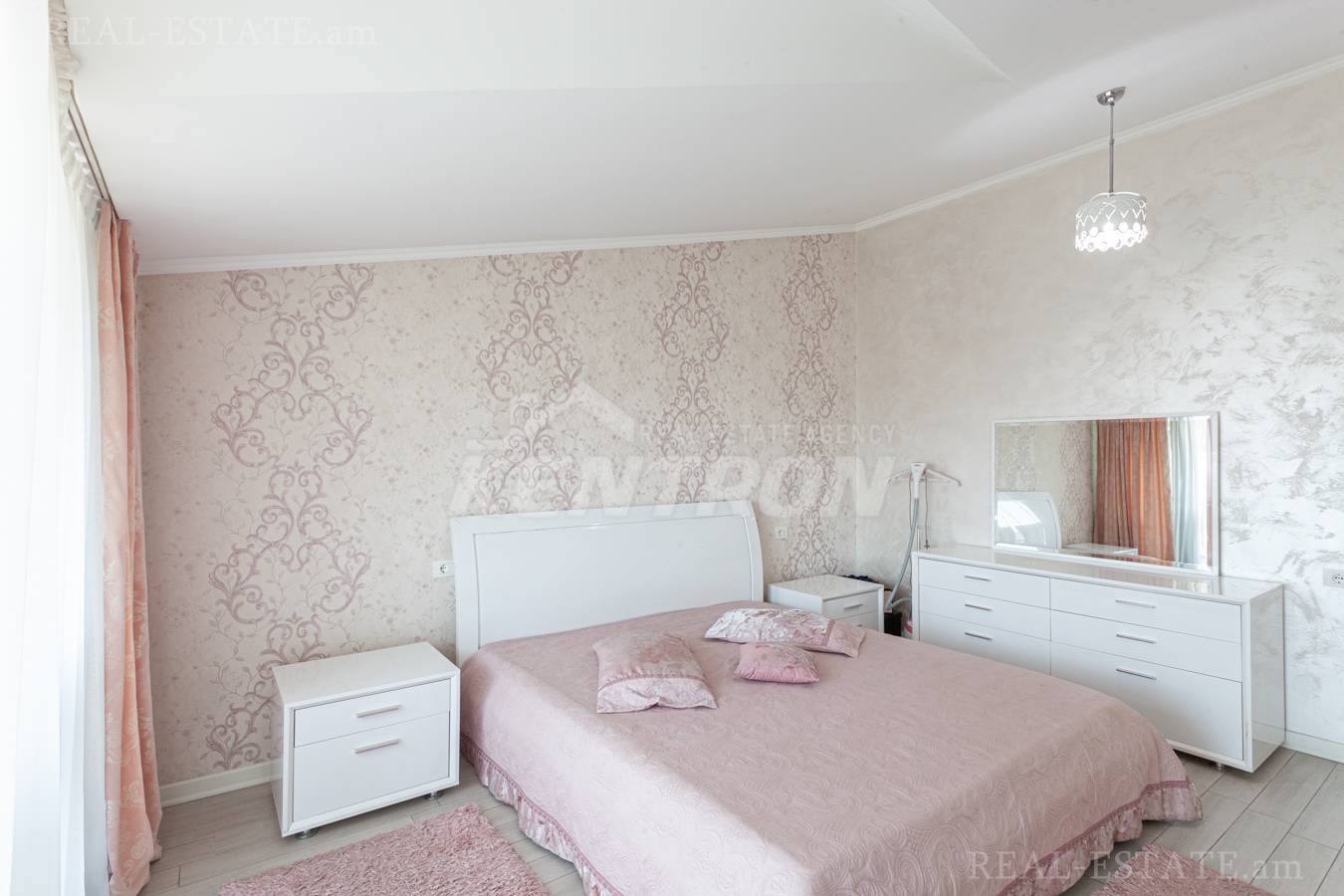 3 bedroom apartment for rent Antarayin St, Center Yerevan, 140316