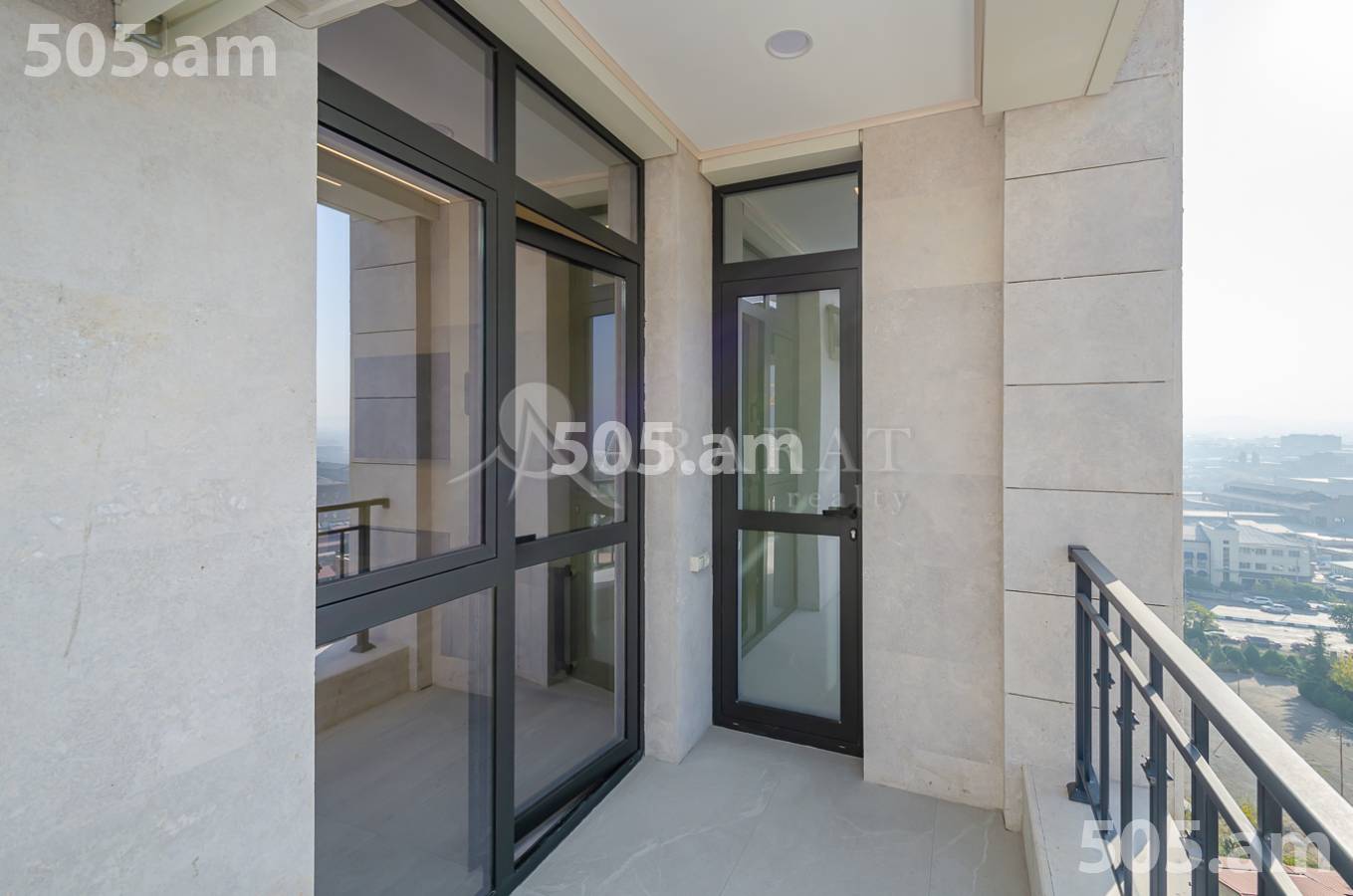 Купить 4 комнатную квартиру Аршакуняц пр, Центр Ереван, 153656