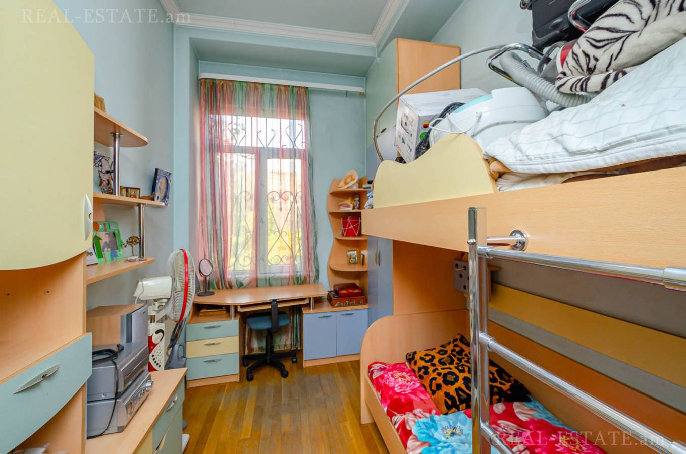 3 սենյականոց բնակարան  Մոսկովյան փող, Կենտրոն Երևան, 141099