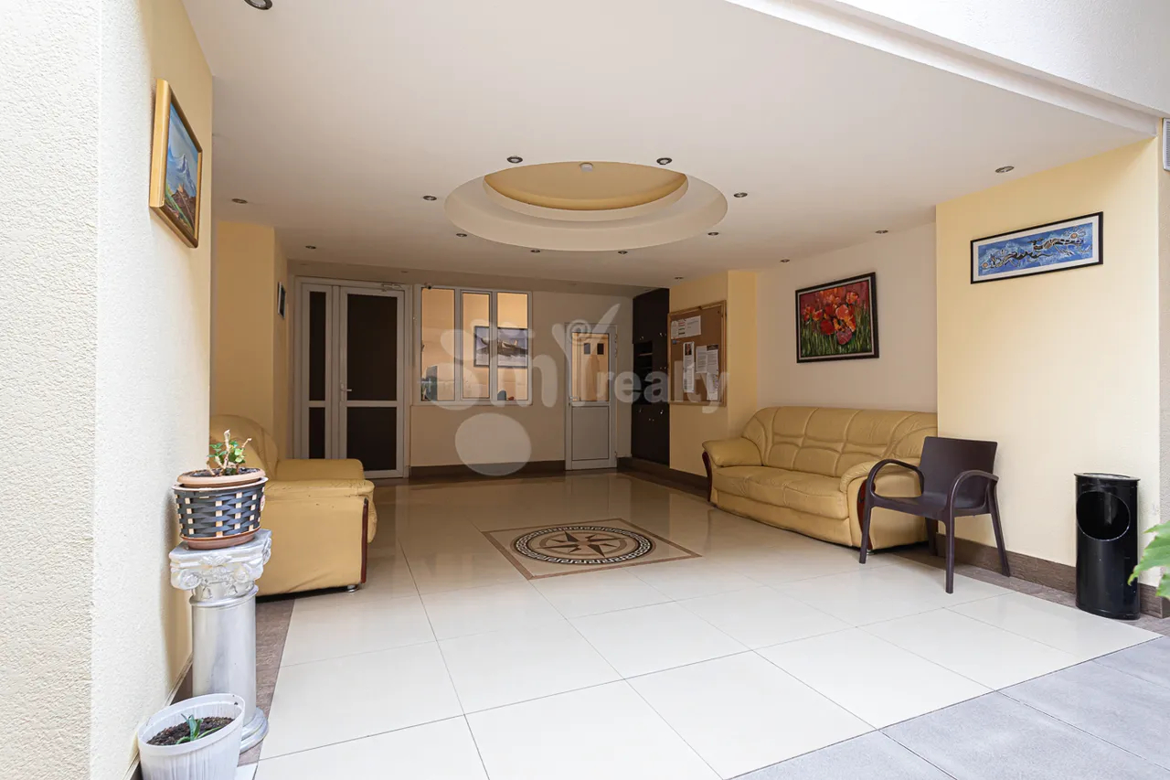 4 bedroom apartment for sale Frik St, Center Yerevan, 157947