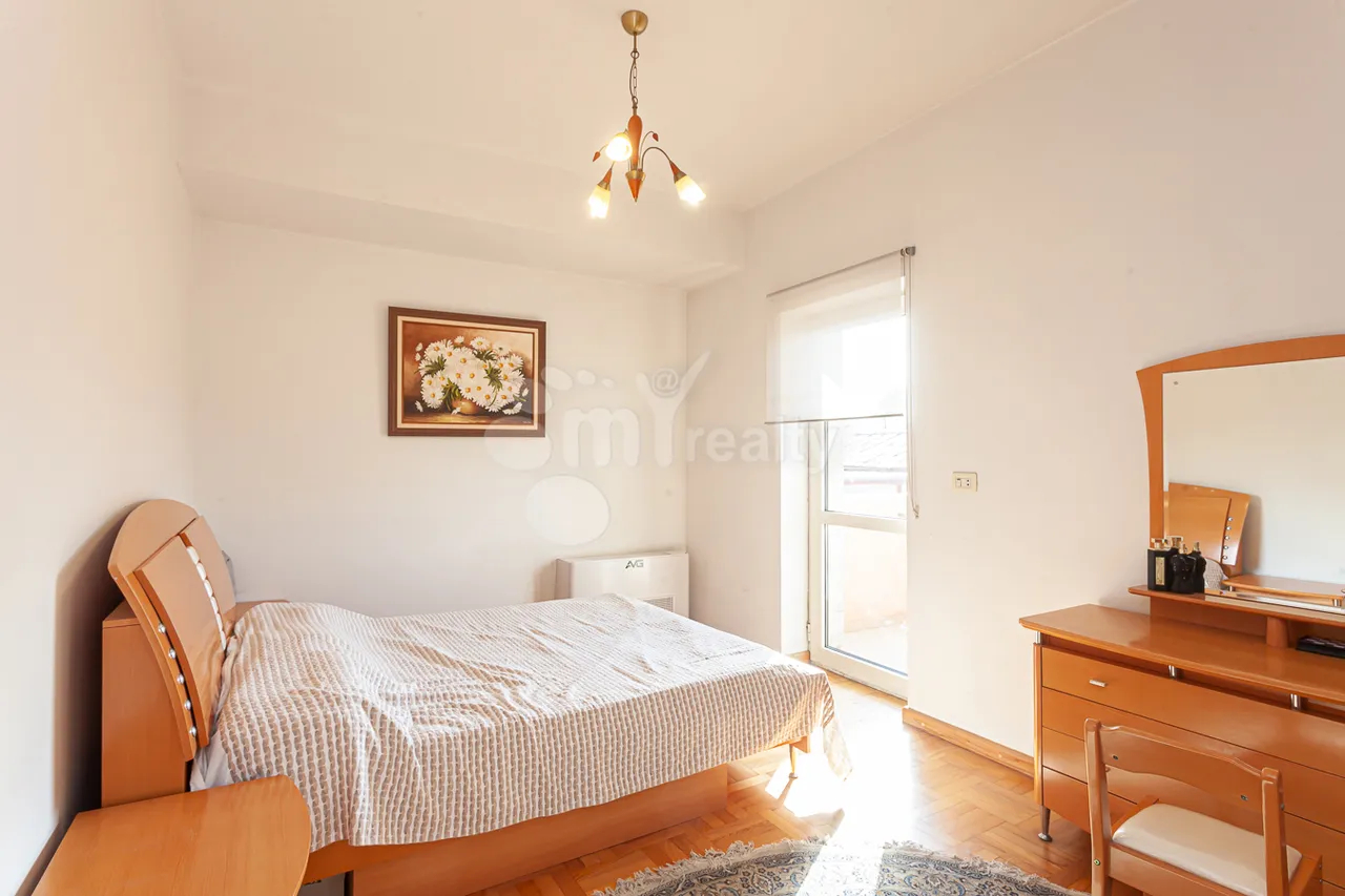 2 bedroom apartment for rent Koghbatsi St, Center Yerevan, 158130