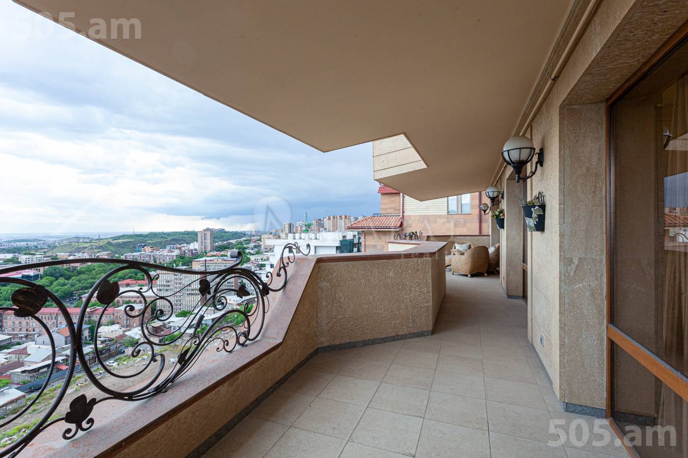 Купить 5 комнатную квартиру Антараин ул, Центр Ереван, 149077