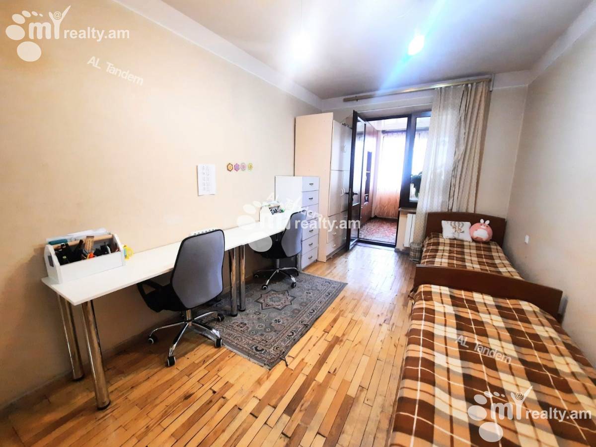 3 սենյականոց բնակարան  Սարյան փող, Կենտրոն Երևան, 142635