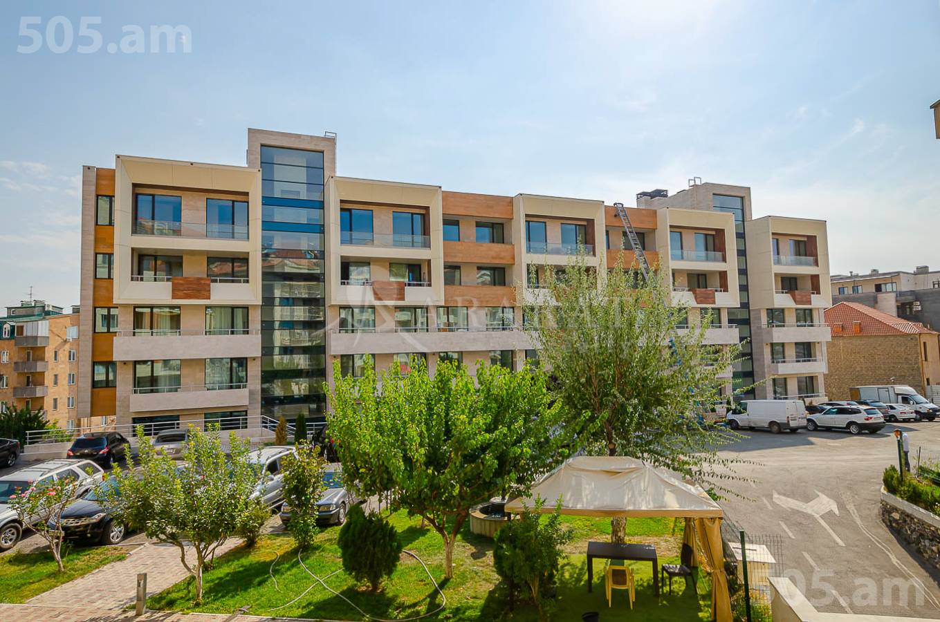 4 սենյականոց բնակարան վարձով , Կենտրոն Երևան, 153305