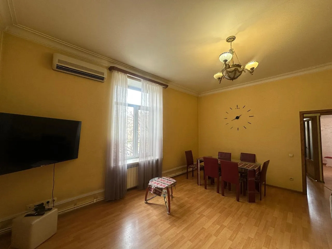 3 սենյականոց բնակարան  Աբովյան փող, Կենտրոն Երևան, 159901