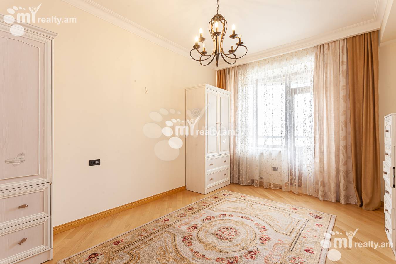4 bedroom apartment for rent Teryan St, Center Yerevan, 156948