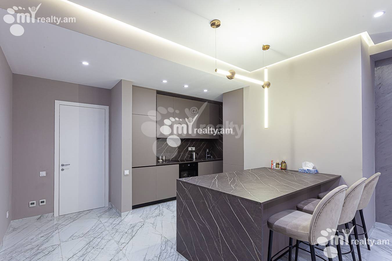 3 bedroom apartment for sale Amiryan St, Center Yerevan, 154445