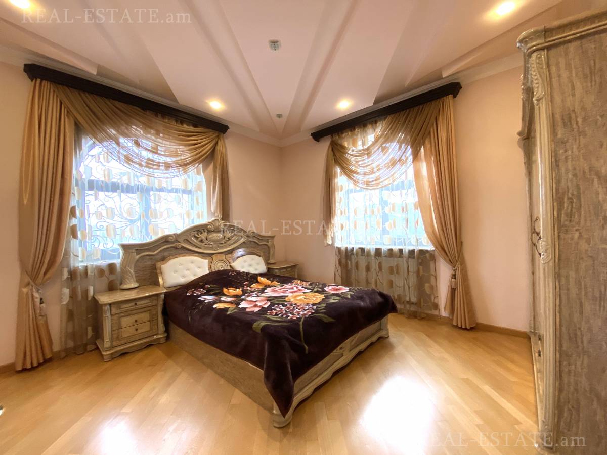 Купить дом Таиров ул., Центр Ереван, 118399