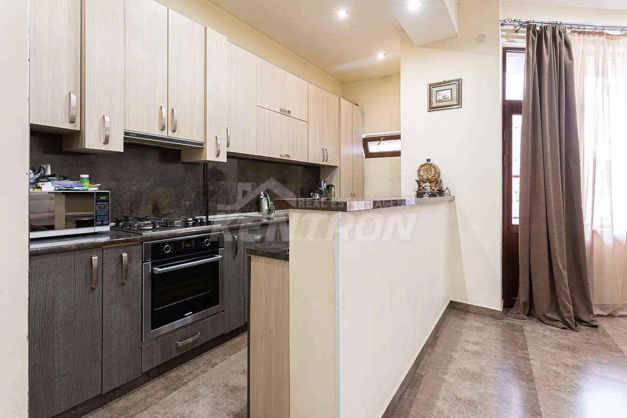 4 bedroom apartment for sale Hanrapetutyan St, Center Yerevan, 159013