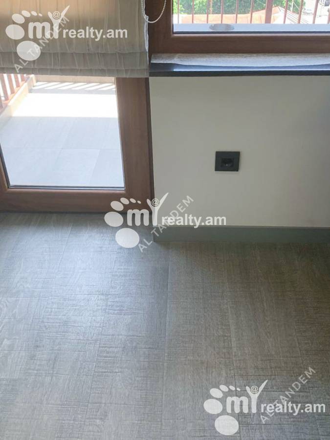 3 bedroom apartment for sale Amiryan St, Center Yerevan, 161202