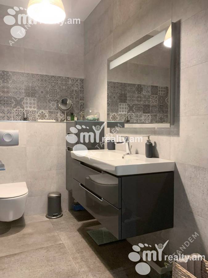 3 bedroom apartment for sale Amiryan St, Center Yerevan, 161202