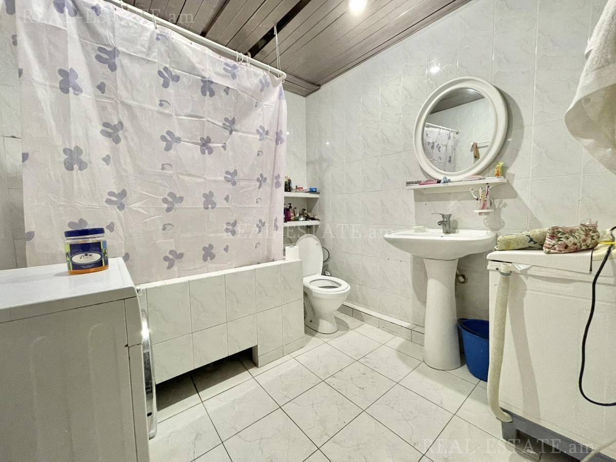 3 bedroom apartment for sale خیابان ماشتوتس, مرکز شهر ایروان, 121152