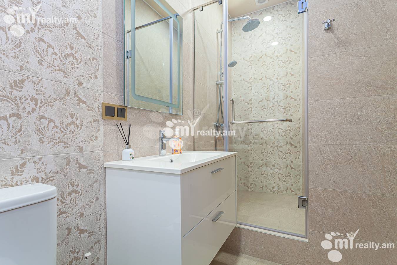 3 bedroom apartment for rent Ler. Kamsar St, Center Yerevan, 147265