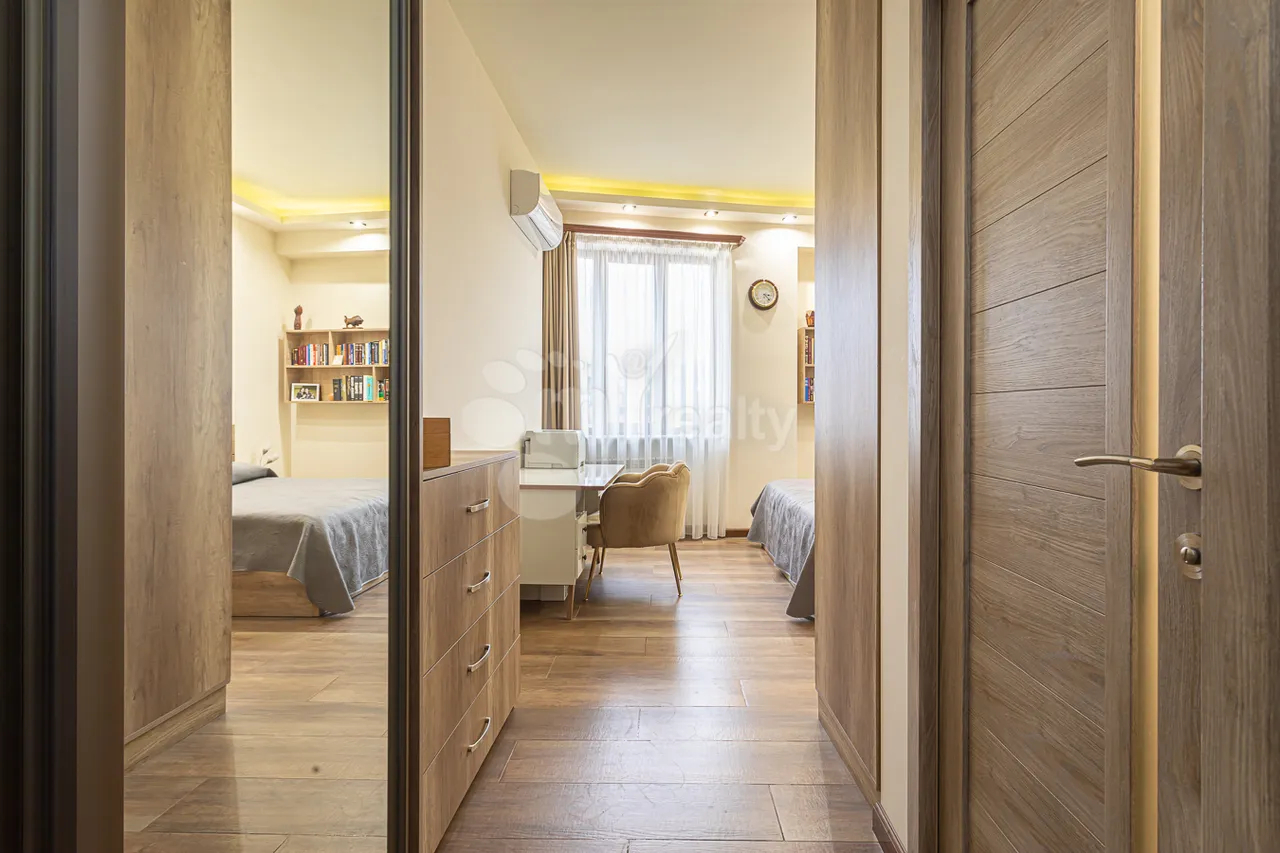 4 bedroom apartment for sale Yekmalyan St, Center Yerevan, 158585