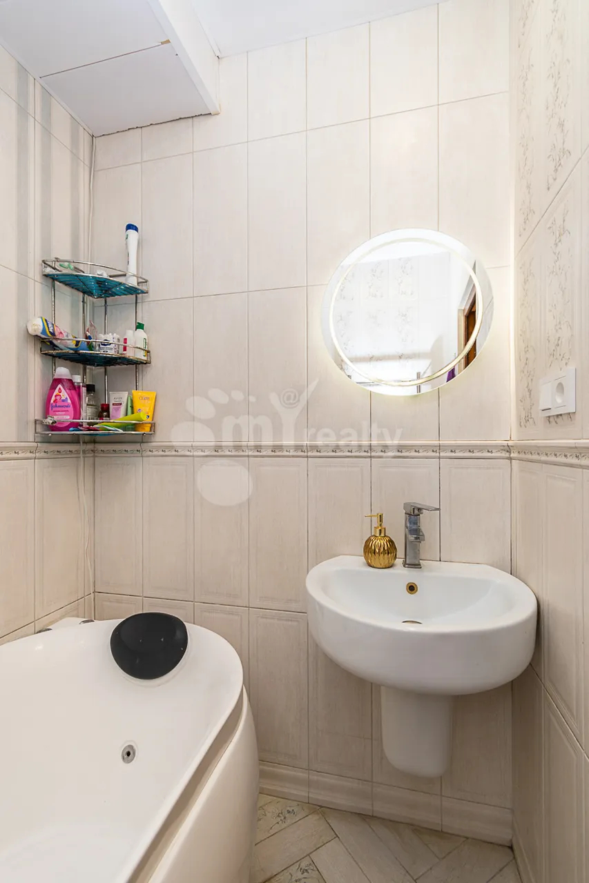 3 bedroom apartment for sale A. Avetisyan St, Arabkir Yerevan, 161276