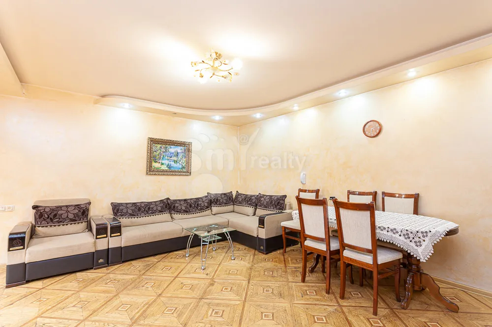 varcov-bnakaran/2-senyakanoc/Sayat-Nova+Ave/Center/Yerevan