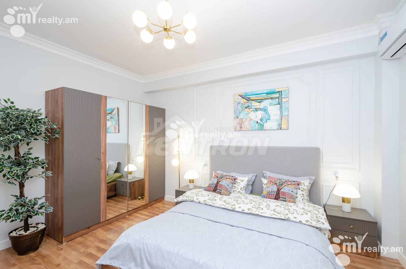 4 սենյականոց բնակարան  Մ․ Մելքոնյան փող, Կենտրոն Երևան, 155071