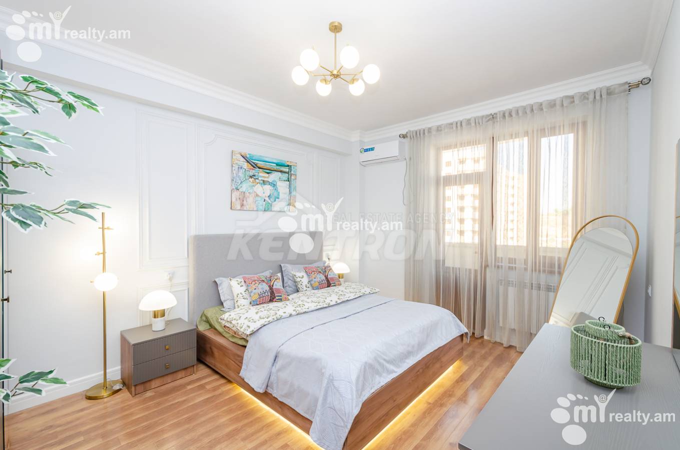 4 սենյականոց բնակարան  Մ․ Մելքոնյան փող, Կենտրոն Երևան, 155071