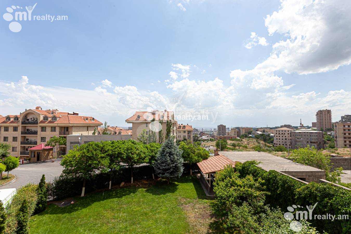 Купить 3 комнатную квартиру Антараин ул, Центр Ереван, 146541