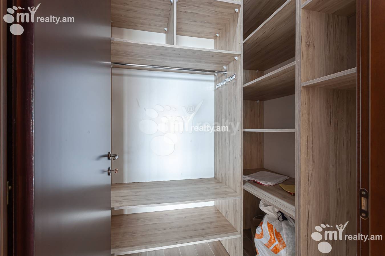 Купить 3 комнатную квартиру Антараин ул, Центр Ереван, 146541