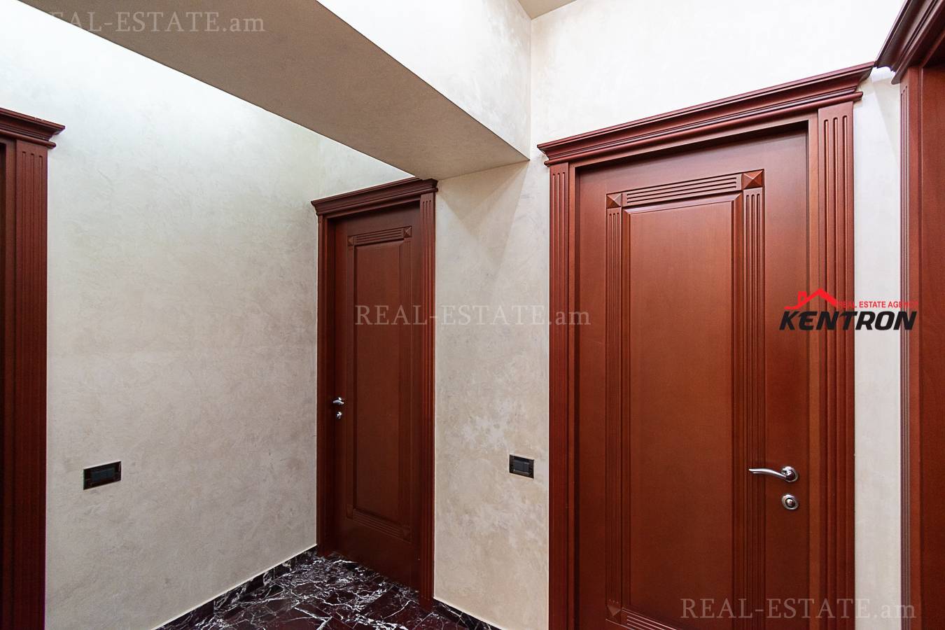 4 bedroom apartment for sale Abovyan St, Center Yerevan, 130137