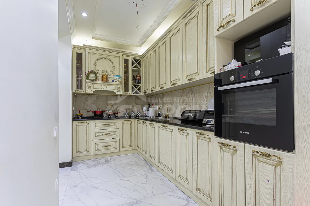 3 bedroom apartment for sale rue d'Abovyan, Center Yerevan, 157934